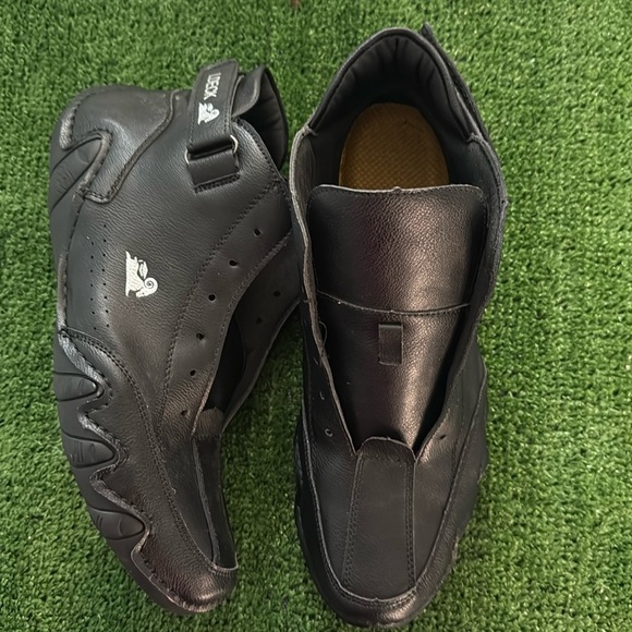 LDeck High Top Sports Shoes Waterproof Non Slip. Adjustable Strap, no Laces - Picture 1 of 11